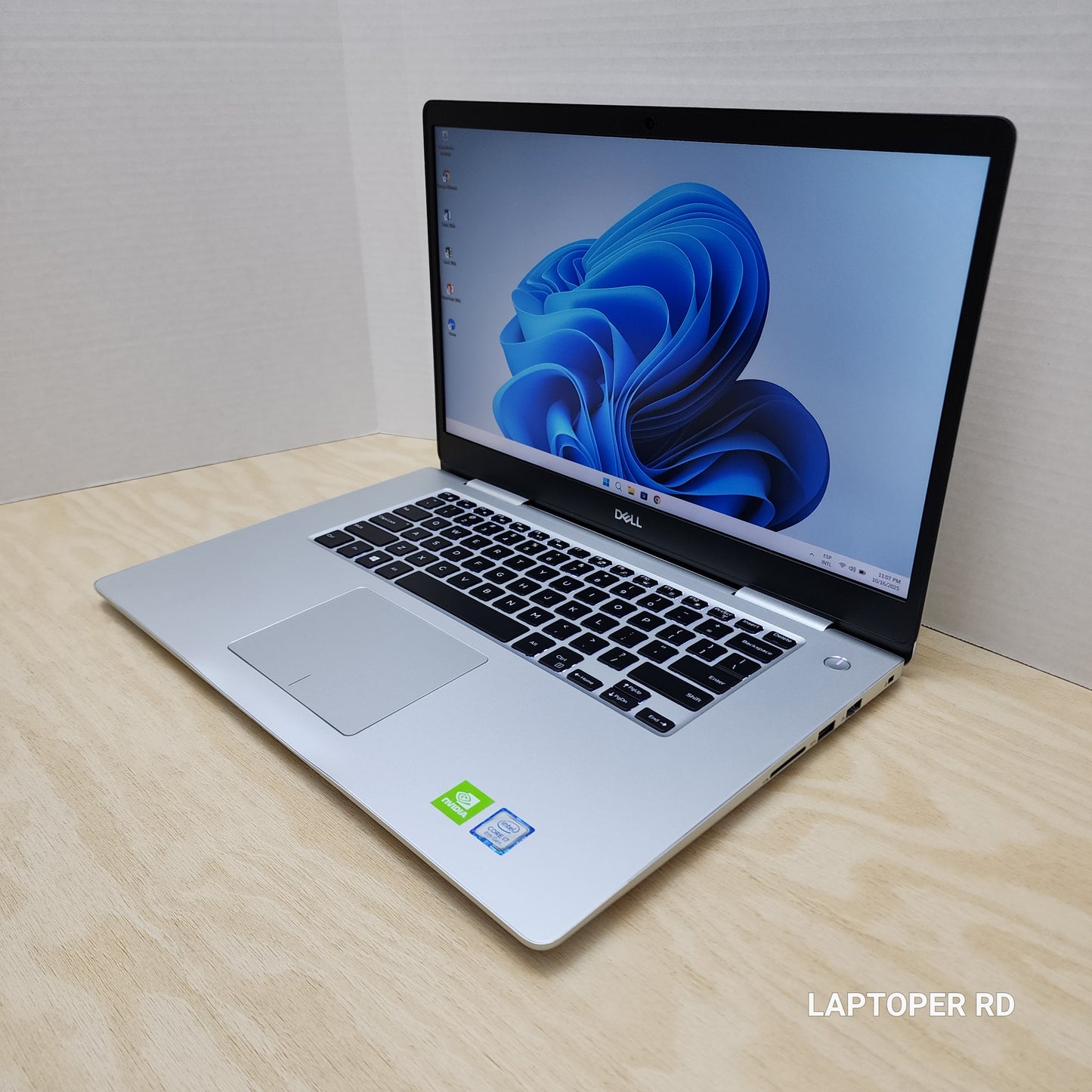 Laptop Dell Inspiron 15 PF