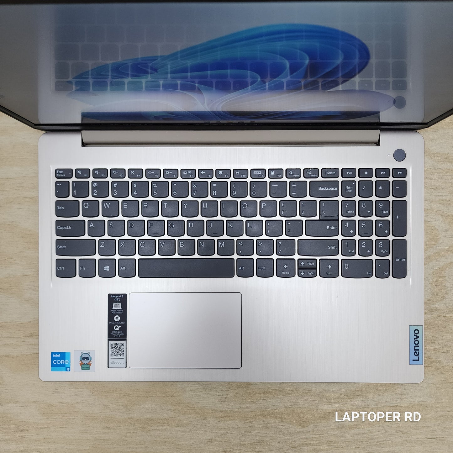 Laptop Lenovo Ideapad 3 Dorado