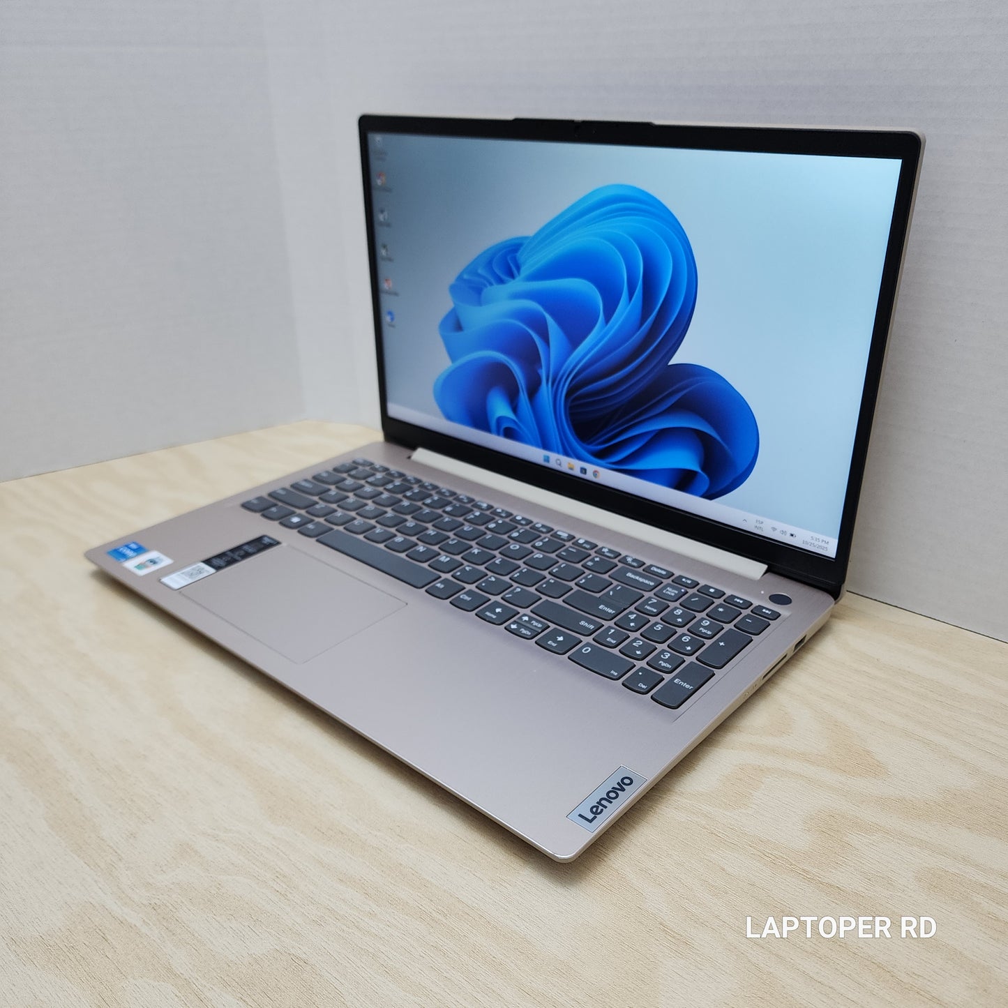 Laptop Lenovo Ideapad 3 Dorado