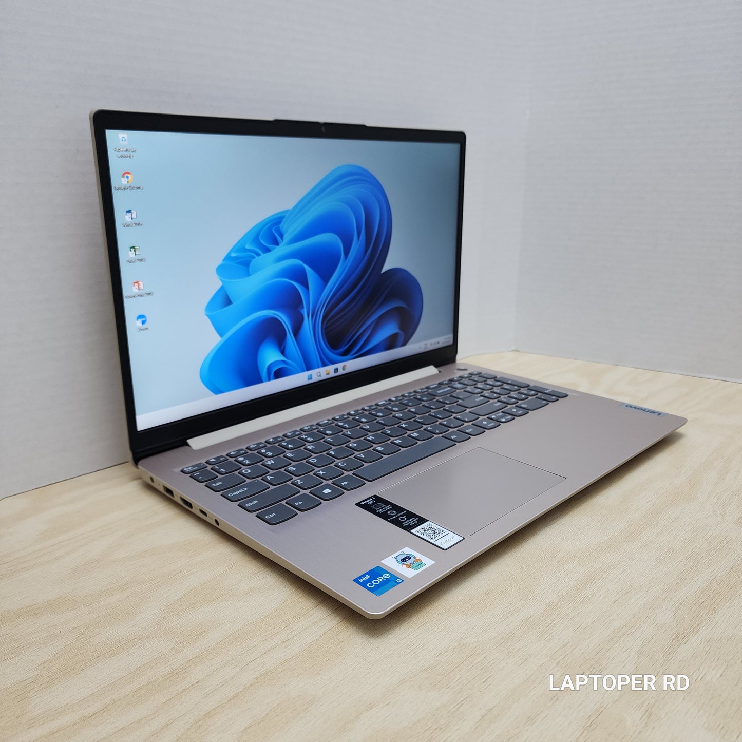 Laptop Lenovo Ideapad 3 Dorado