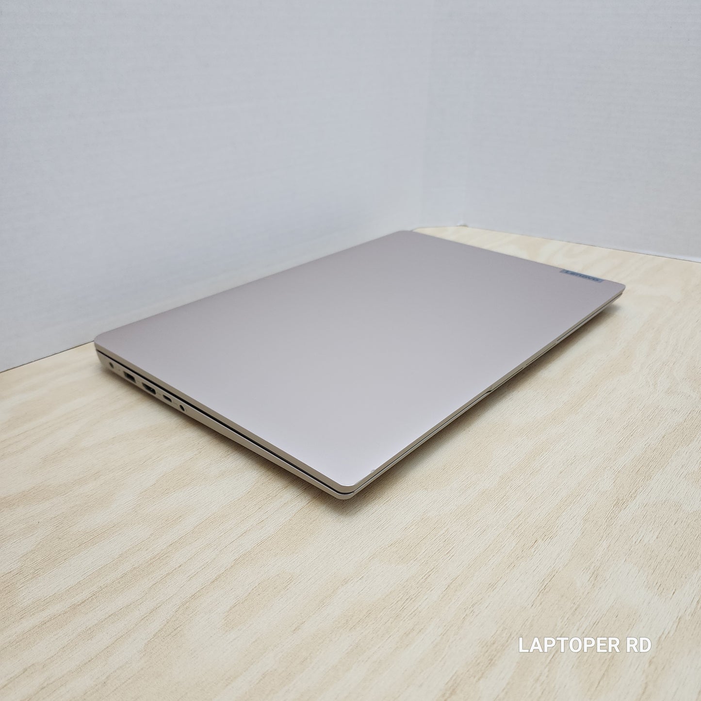 Laptop Lenovo Ideapad 3 Dorado