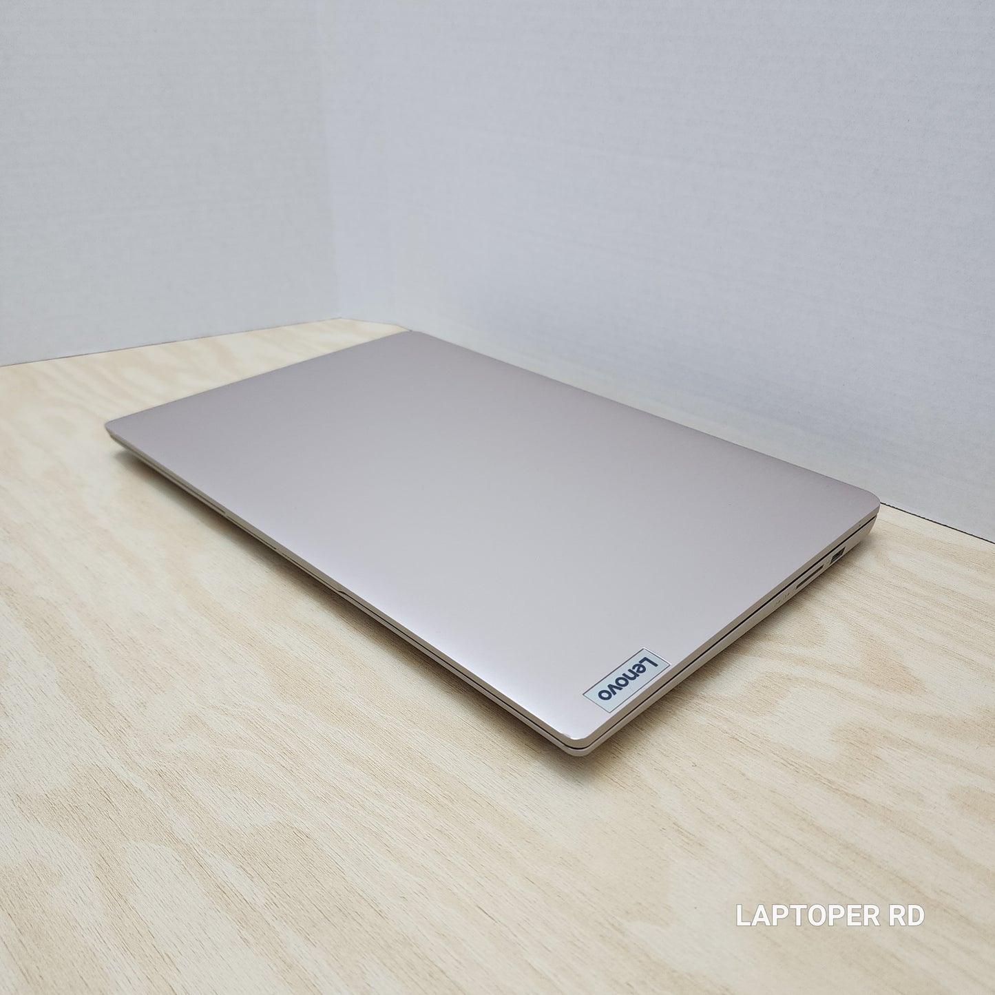 Laptop Lenovo Ideapad 3 Dorado